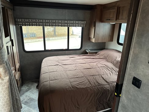 Used 2019 Ford E-450 and Econoline 450 Super Duty w/ Motorhome Prep Package image 36