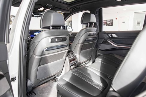 Used 2025 BMW X7 M60i w/ Climate Comfort Package image 36
