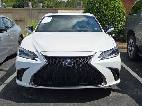 Used 2024 Lexus ES 300h F Sport image 2