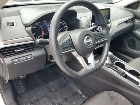 Used 2024 Nissan Altima 2.5 SV image 18