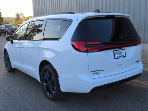 New 2026 Chrysler Pacifica Limited image 10