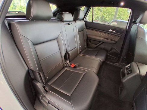 Used 2022 Volkswagen Atlas Cross Sport SE w/ Panoramic Sunroof Package image 23