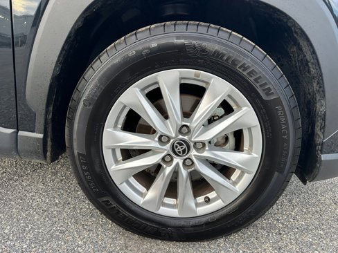 Used 2025 Toyota Corolla Cross LE image 29