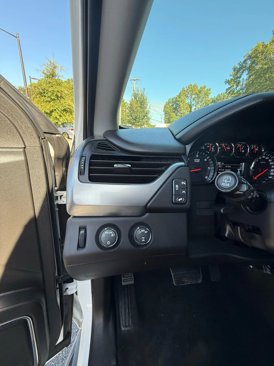 Used 2018 Chevrolet Suburban LT image 23