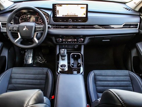 New 2025 Mitsubishi Outlander SE image 37