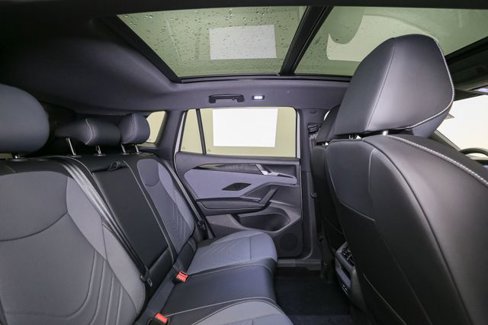 New 2025 Volkswagen Tiguan SE R-Line image 19