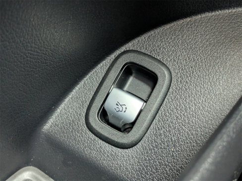 Used 2025 Mercedes-Benz GLC 300 4MATIC image 26