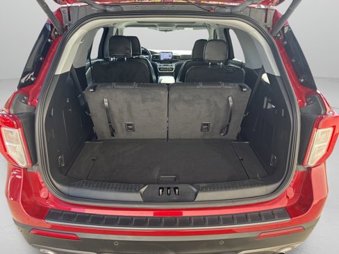 Used 2022 Ford Explorer XLT w/ Equipment Group 202A image 7