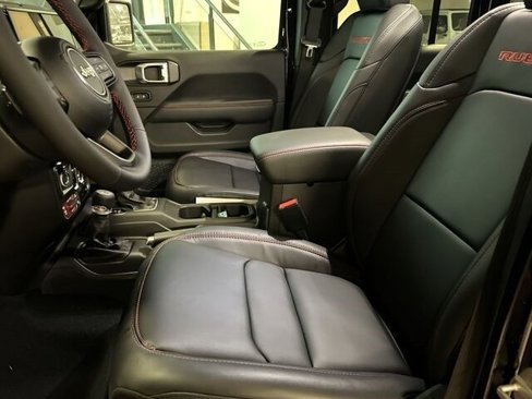 Used 2024 Jeep Wrangler Unlimited Rubicon w/ Convenience Group image 15