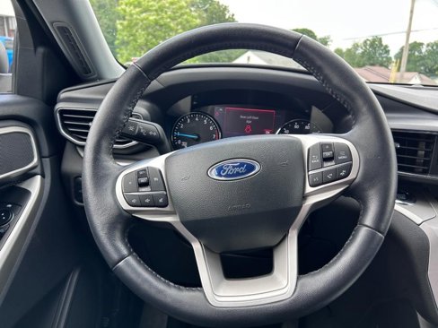 Used 2023 Ford Explorer XLT w/ Equipment Group 202A image 12