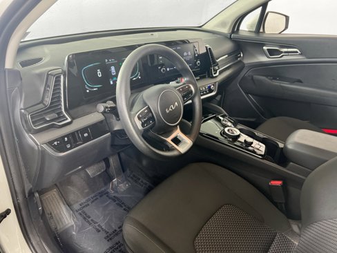 Used 2023 Kia Sportage LX image 9