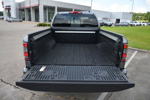 Used 2024 Nissan Frontier SV image 14