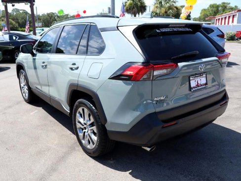 Used 2020 Toyota RAV4 XLE Premium image 3