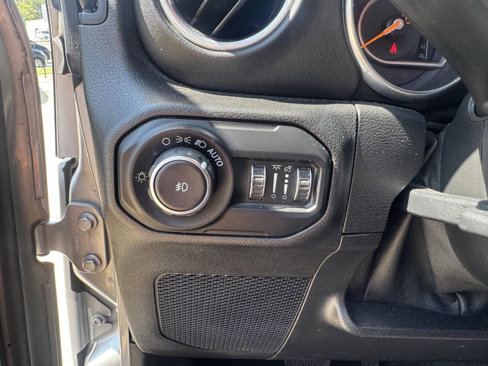 Used 2018 Jeep Wrangler Unlimited Sahara w/ Cold Weather Group image 42
