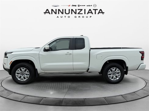 Used 2024 Nissan Frontier SV w/ SV Convenience Package image 2