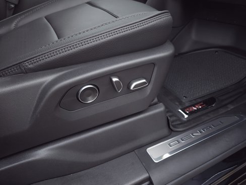 New 2025 GMC Sierra 3500 Denali w/ Denali Reserve Package image 39