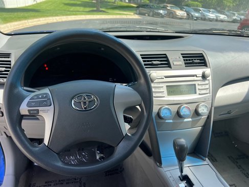 Used 2010 Toyota Camry LE image 31