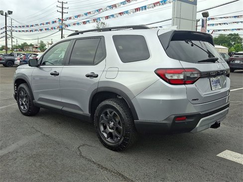 Certified 2025 Honda Pilot TrailSport image 4