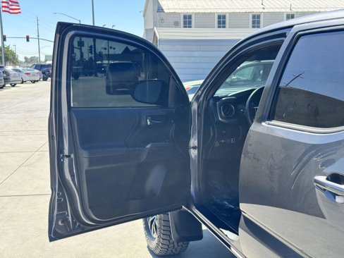 Used 2021 Toyota Tacoma TRD Sport image 16