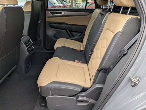 New 2025 Volkswagen Atlas Cross Sport SE image 28