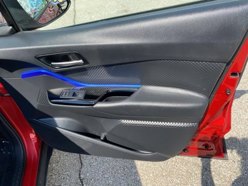 Used 2021 Toyota C-HR XLE image 28