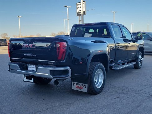 New 2025 GMC Sierra 3500 SLT w/ SLT Convenience Package image 11