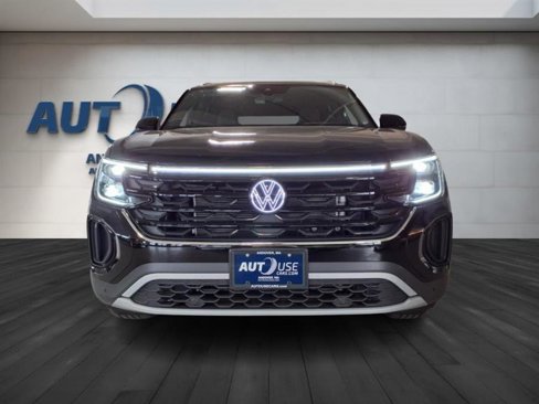 Used 2024 Volkswagen Atlas Cross Sport SE image 2