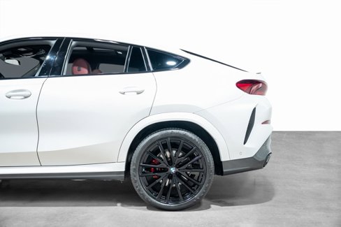 Used 2024 BMW X6 xDrive40i w/ M Sport Professional Package image 28