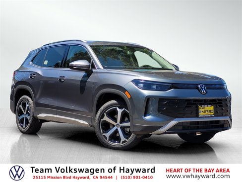 New 2025 Volkswagen Tiguan SE image 1