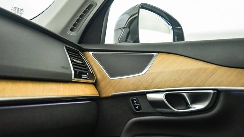 Certified 2025 Volvo XC90 B6 Plus image 27