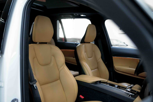 Used 2023 Volvo XC90 T8 Ultimate w/ Lounge Package image 71