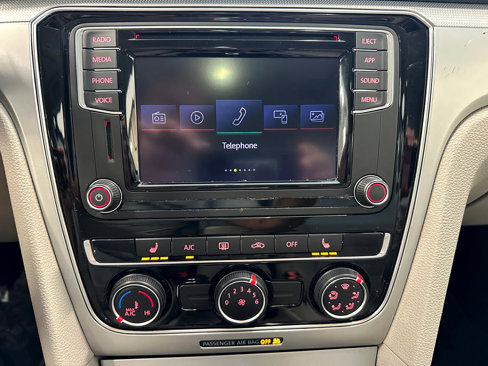 Used 2019 Volkswagen Passat Wolfsburg Edition image 42