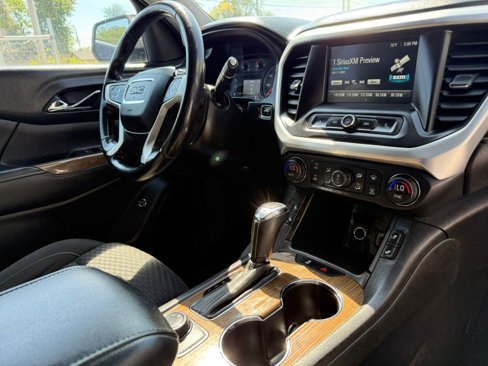 Used 2018 GMC Acadia SLE image 27