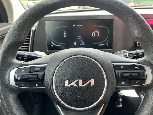 Used 2023 Kia Sportage LX image 19