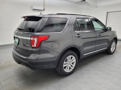Used 2018 Ford Explorer XLT w/ Equipment Group 202A image 10