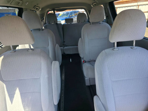 Used 2020 Toyota Sienna LE image 5