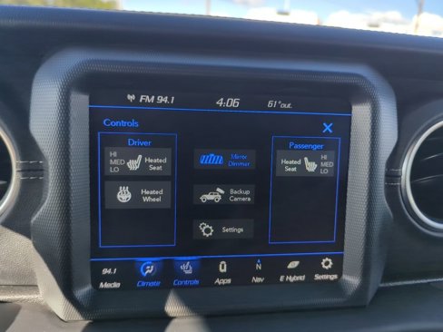 Used 2022 Jeep Wrangler Unlimited Sahara w/ Cold Weather Group image 16