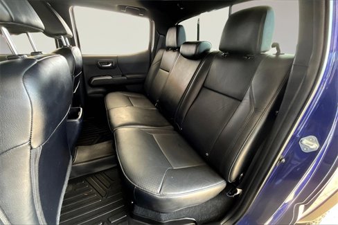 Used 2022 Toyota Tacoma TRD Off-Road image 28