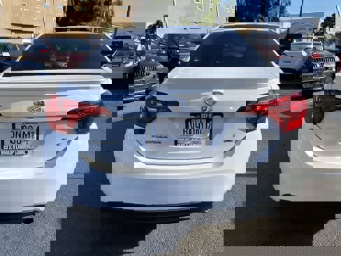 Used 2018 Toyota Corolla LE image 4