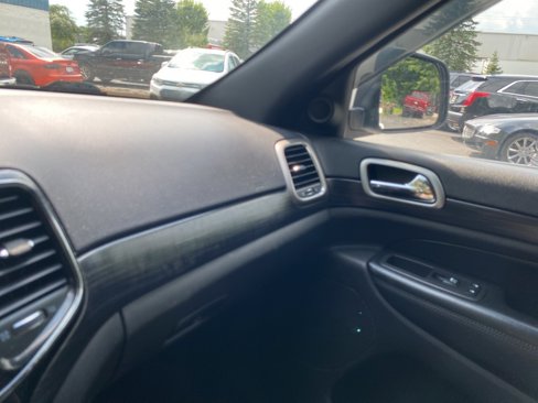 Used 2020 Jeep Grand Cherokee Laredo image 7