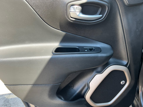 Used 2016 Jeep Renegade 75th Anniversary image 19