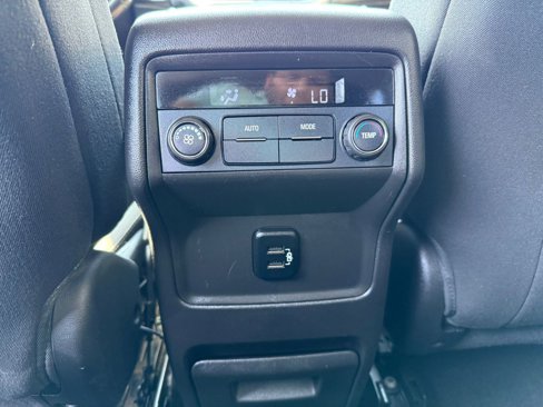Used 2018 GMC Acadia SLE image 35