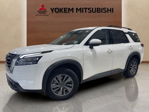 Used 2025 Nissan Pathfinder SV image 7