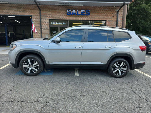 Used 2022 Volkswagen Atlas SE image 2