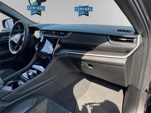 Used 2023 Jeep Grand Cherokee Altitude image 12