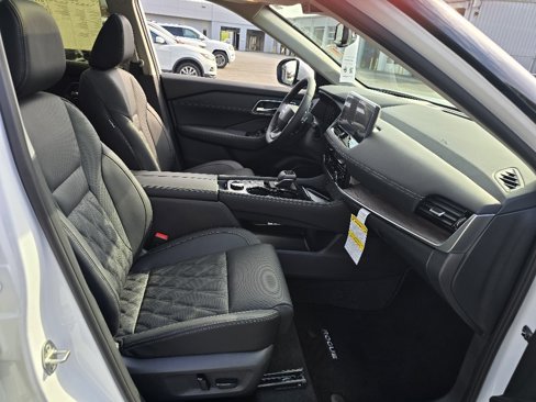 New 2026 Nissan Rogue Platinum image 13