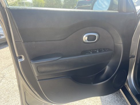 Used 2019 Kia Soul image 12