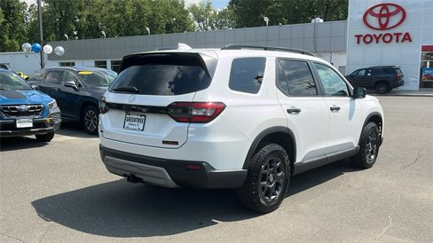 Used 2025 Honda Pilot TrailSport image 6