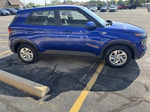 Used 2021 Hyundai Venue SE image 7