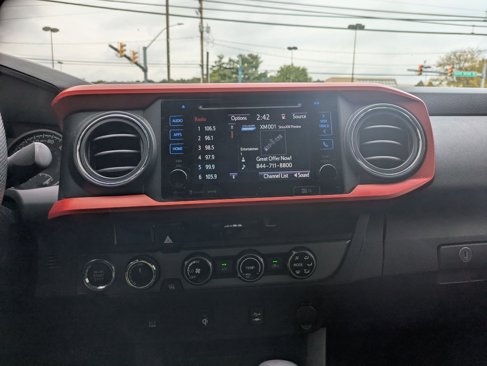 Used 2017 Toyota Tacoma TRD Sport image 14
